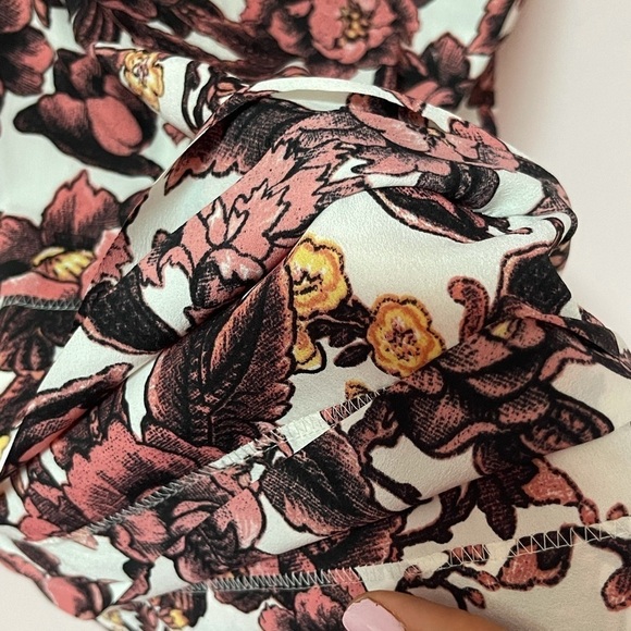 ❤️ 🆕 LOFT Floral Blouse with layers NWOT - Picture 5 of 5